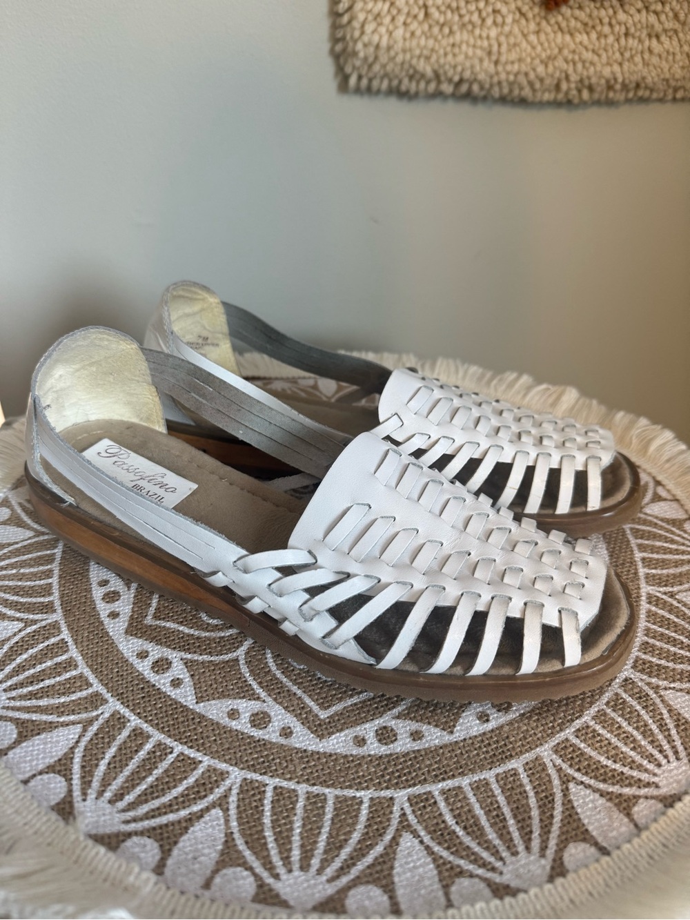 PASSOFINO BRAZIL Women's White Woven LEATHER Huarache Style SANDALS Shoes 7